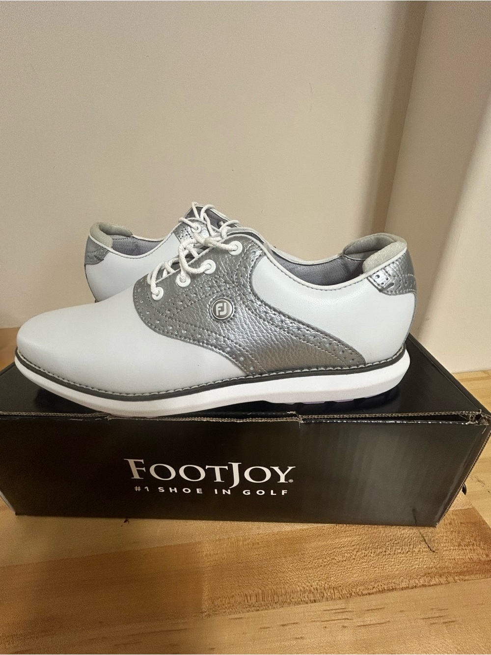Brand new FootJoy Traditions Blucher Golf Shoes Woman’s Sz 9 - Picture 2 of 5